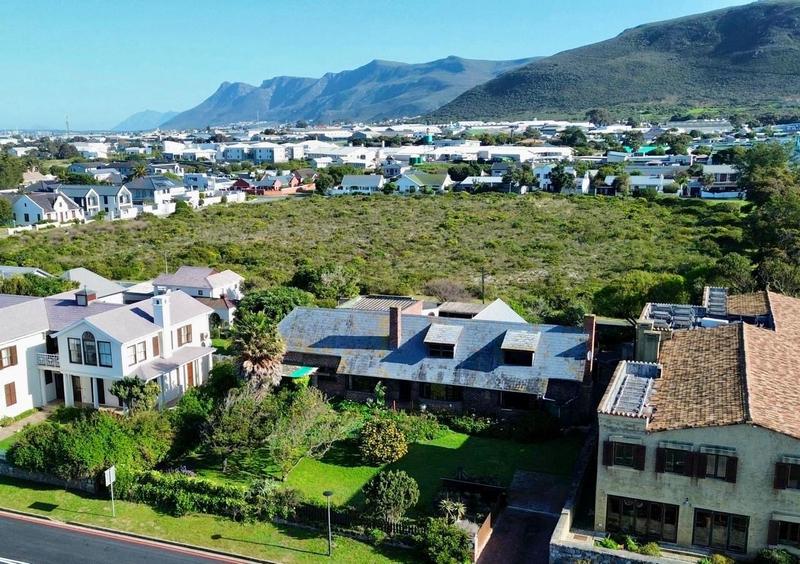 4 Bedroom Property for Sale in Westcliff Western Cape
